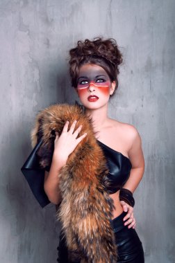 Kabile makyaj ile güzel bir kadın portresi stüdyo