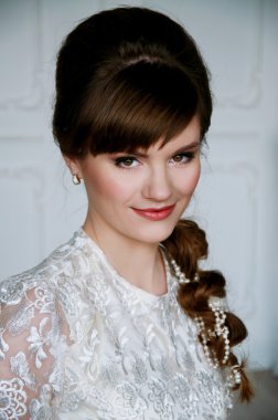 Retro saç modeli ile güzel genç gelin