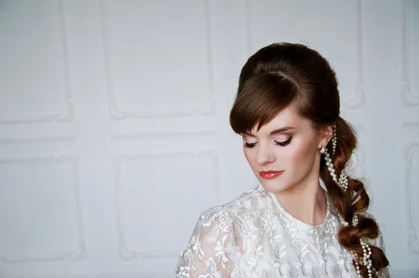 Beautiful young bride with retro hairstyle — Stock Photo, Image