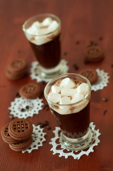 Cócteles de café con crema y malvaviscos — Foto de Stock