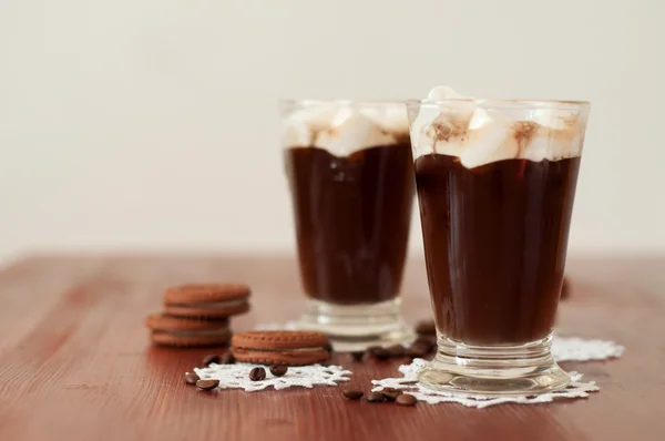 Cócteles de café con crema y malvaviscos — Foto de Stock