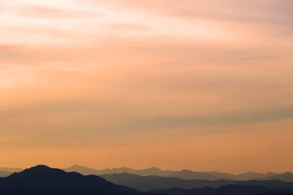 Günbatımı Gökyüzü Siluet Dağları — Stok fotoğraf