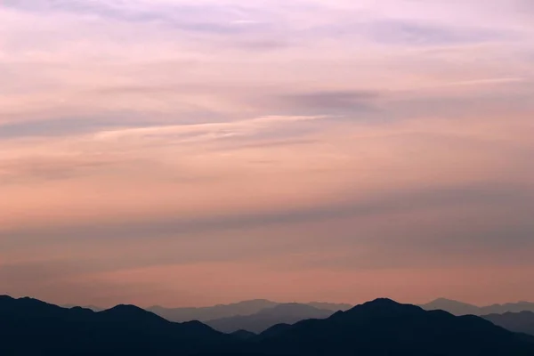 Günbatımı Gökyüzü Siluet Dağları — Stok fotoğraf