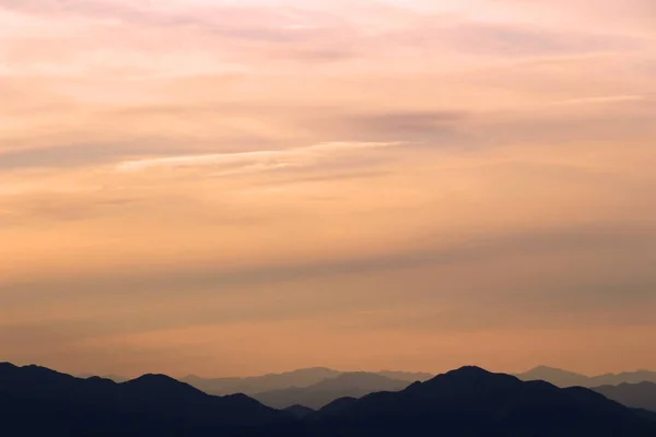 Günbatımı Gökyüzü Siluet Dağları — Stok fotoğraf