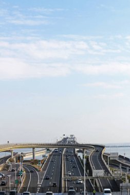 Yapay ada parkının manzarası Tokyo Körfezi kavşağındaki 