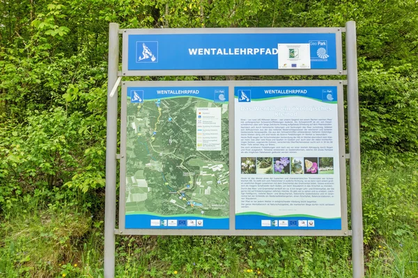 Posto de sinalização Wental Valley - Trilha educativa (Wentallehrpfad ) — Fotografia de Stock