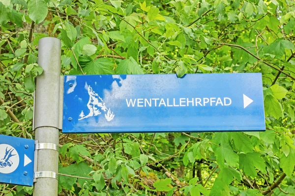 Wental vallei wegwijzer - educationl trail (Wentallehrpfad) — Stockfoto