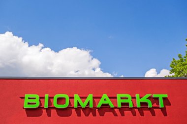 Biyo Pazar kırmızı cephe yazı, Biomarkt