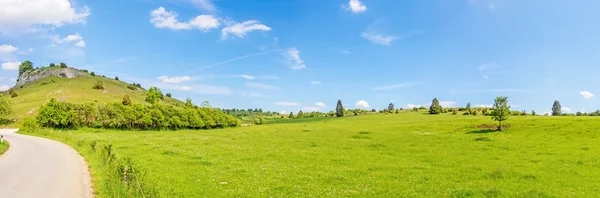 乡村景观全景-Eseslburger Tal，施瓦本阿尔卑斯山 — 图库照片