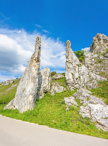 Rock formation "Steinerne Jungfrauen" - Valley Eselsburger Tal