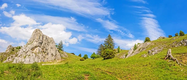 Montanhas do vale Eselsburger Tal, Alpes Suábios — Fotografia de Stock
