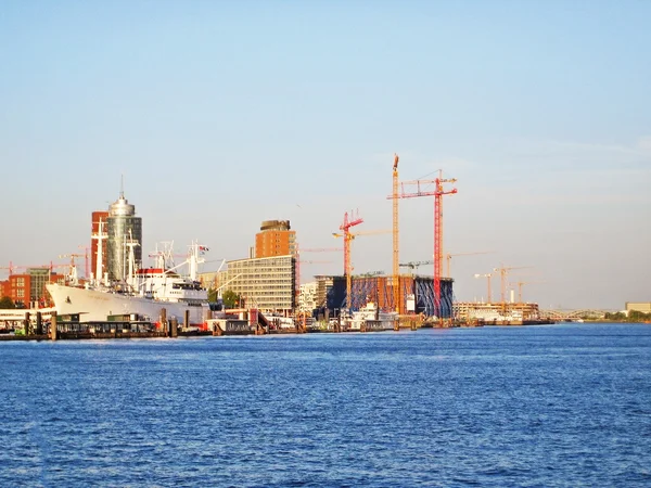 Hamburgo - Elbphilharmonie - vista do rio Elba — Fotografia de Stock