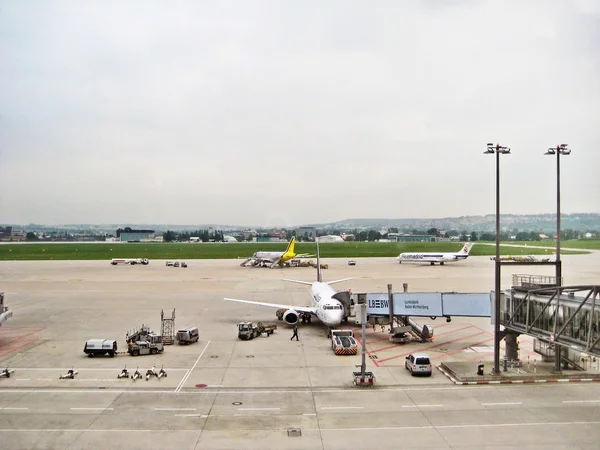 Stuttgart Tyskland Maj 2008 Flygplats Stuttgart Landningsbana Passagerarbryggan Leder Till — Stockfoto