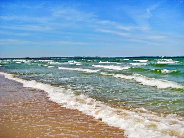 Mar Báltico, ondas na praia — Fotografia de Stock