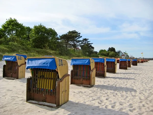 Strand Scharbeutz strand székek, Balti-tenger, Németország — Stock Fotó