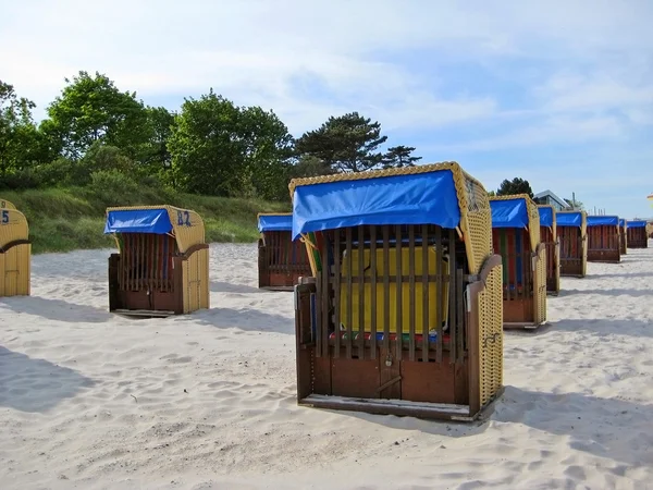 Plaża w mieście Scharbeutz z plaży krzesła, Morze Bałtyckie, Niemcy — Zdjęcie stockowe