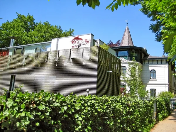 Hamburg Blankenese, blå himmel — Stockfoto