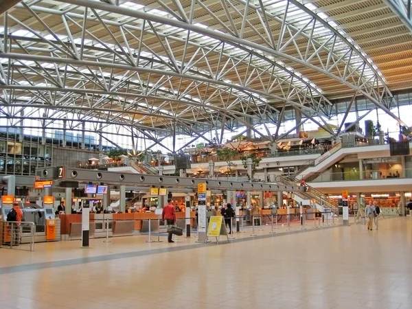 Lotnisko w Hamburgu, foyer — Zdjęcie stockowe