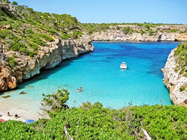 Cala des Moro, Mallorca - zátoka s pláží — Stock fotografie