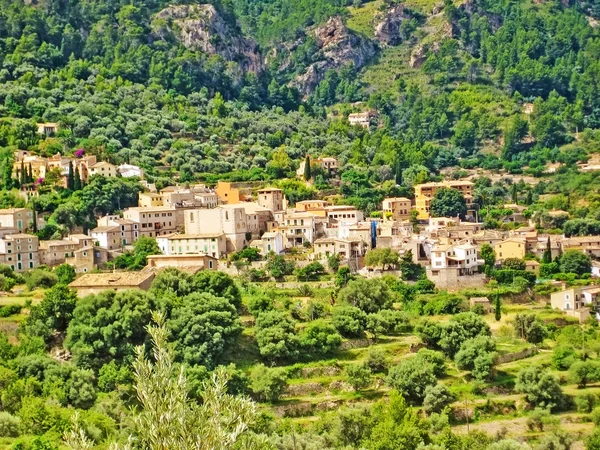 Sierra de Tramuntana Dağları içinde kırsal köy — Stok fotoğraf