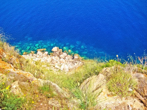 Noroeste de Mallorca, bahía con agua turquesa, vista superior — Foto de Stock