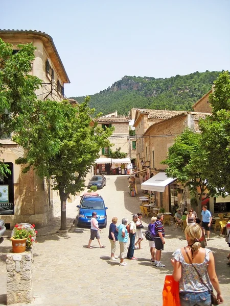 Valldemossa Majorca Spain June 2008 Street Valldmossa People Standing Front — Stock Photo, Image