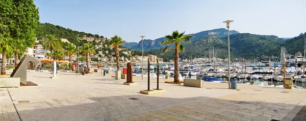 Port de Soller - panorama z promenady w harbor, Majorka — Zdjęcie stockowe