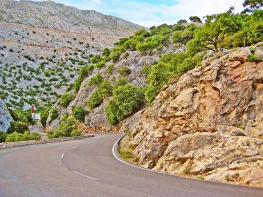 yol / eğri dağlarda