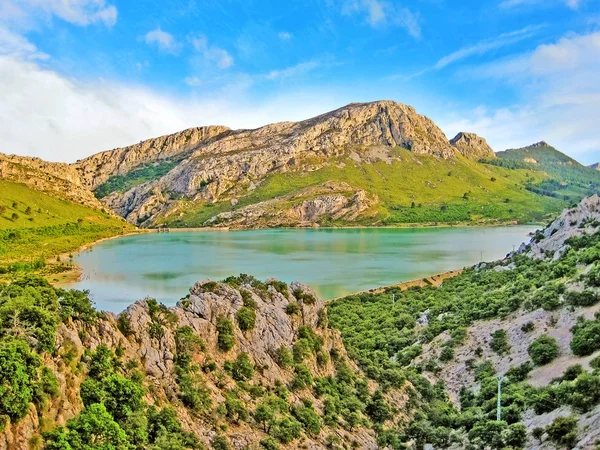 Lago di Cuber serbatoio nella Serra de Tramuntana, Maiorca, Spagna — Foto Stock