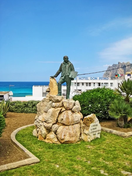 Monument  L Pintor Llorenc, Cala Sant Vicenc, Majorca — Stock Photo, Image