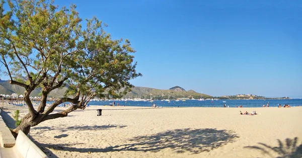 Plaży w Port de Pollenca — Zdjęcie stockowe