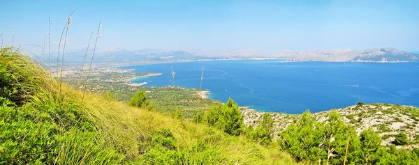 日落，佛门托半岛-马略卡岛北海岸的海湾 — 图库照片