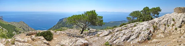 Panorama da montanha com vista para o mar — Fotografia de Stock