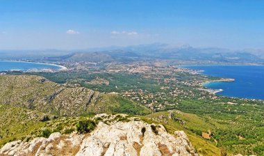 Yarımada Victoria, Marjorca - Pollenca bay doğru bay Alcudia soldaki üzerinde üzerinden görüntülemek