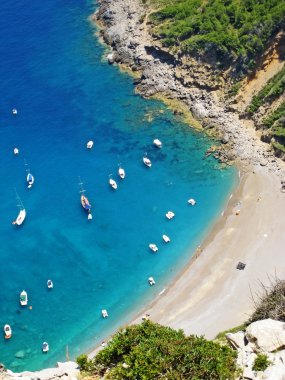 Coll Baix beach / playa, Majorca, İspanya - Açık Turkuaz su ile bay - ayrıntılı görünüm Tur hiking sırasında yukarıdan
