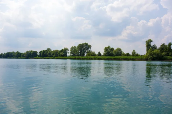 Lago idílico — Fotografia de Stock