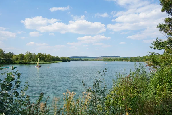 Jezioro Breitenau – sztuczne jezioro w pobliżu Obersulm — Zdjęcie stockowe