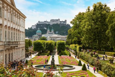 Mirabell Bahçe, kale Hohensalzburg