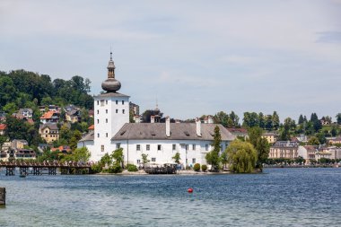 Dalgakıran görünümünden kale Ort, Gmunden,