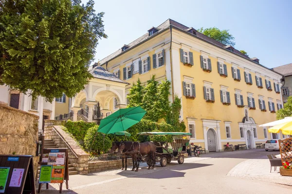 Fiacre v městečku St. Wolfgang u jezera Wolfgangsee — Stock fotografie