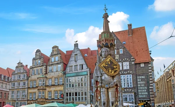 Mercado de Bremen, casco antiguo con estatua de Roland — Foto de Stock