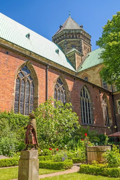 Cathédrale Sankt Petri patio / jardin, Brême — Photo