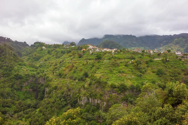 Typowy krajobraz wsi na Maderze — Zdjęcie stockowe