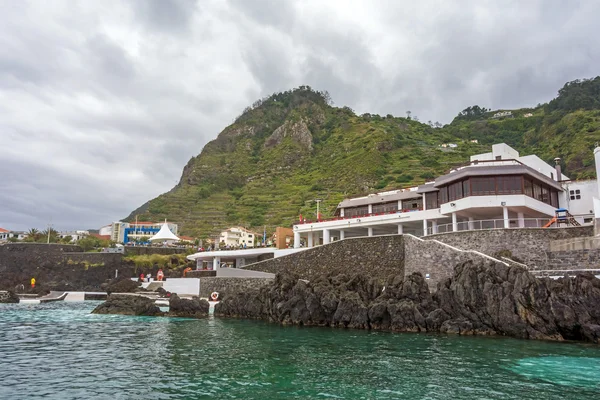 Přírodní skalní bazén Porto Moniz — Stock fotografie