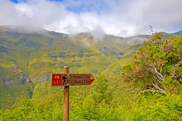 25 Fontaines - Panneau indiquant le chemin — Photo