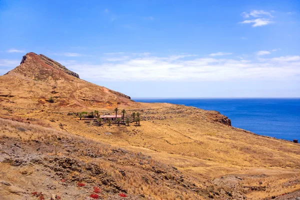 Madeira, costa de acantilados en Ponta de Sao Lourenco — Foto de Stock
