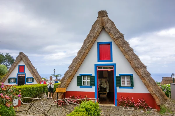 Tipik üçgen ev, Madeira — Stok fotoğraf