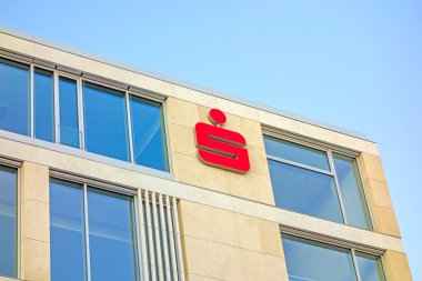 Alman Bankaları - Sparkassen logo / cephe bina oturum