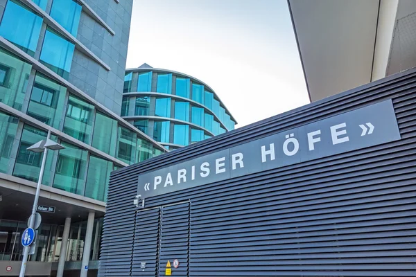 Edifícios de escritórios / residência Pariser Hofe near square Pariser Platz, Estugarda — Fotografia de Stock