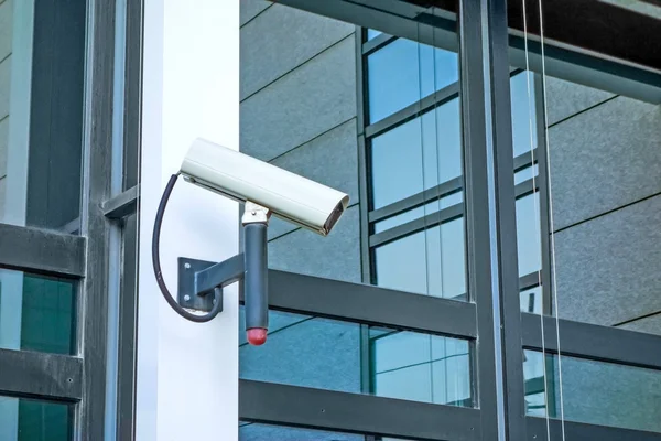 Câmera de monitoramento - câmera de segurança — Fotografia de Stock